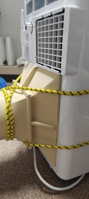 3D printed cowl attached to unit with bungee cord (Silvercrest SMK 7000 B2 / Thomas / 2025 / 09)